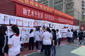 西安益新中学举办“秀我创意，秀我手笔”手绘校园文化衫展示活动图片