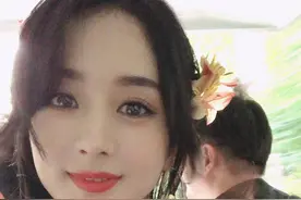 赵丽颖六一晒自拍玩卡丁车和射击：要做童真不灭的大人图片