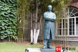 他把病人的双脚放进怀中取暖，创造多个医学奇迹和第一，鼓楼医院老院长陈祖荫雕像落成图片