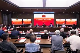 《美术经典中的党史》交流座谈会在中央美院举行图片