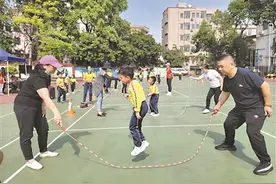 线上学，家里跳图片