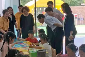 盐城市机关事务管理局一行赴幼儿园送节日祝福图片