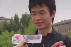 北大数学大神为何走哪都拎矿泉水？每月花销三百，不看电视不用微信图片