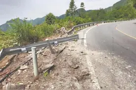 百米悬崖边货车司机跳车自救 生死关头逃过一劫 网友直呼“神反应”图片