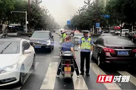 常德交警：警力全部下沉路面 掀起“两车”整治热潮图片