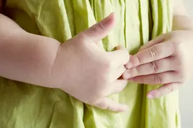 孩子饭后蹦跳是否会导致阑尾炎？视频封面