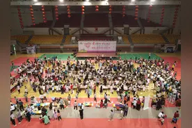 娄底：幼稚园爱心义卖 为病重孩子筹集善款3万余元图片