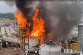 深圳富士康一园区楼顶起火，无人员伤亡图片