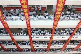 超燃！直击海南侨中高三“喊楼”图片