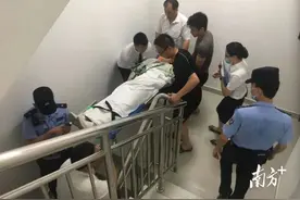 暴雨致电梯停运，珠海保安一口气爬41楼救援孕妇图片