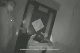 老人外卖放门口一天没拿，社区报警！关怀独居老人，“最后一公里”至关重要图片