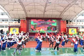 若尔盖县教师艺术节职工篮球运动会开幕图片