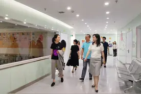 团市委宣传部部长、市校外联办公室副主任程希一行赴南岸区青少年活动中心开展调研图片