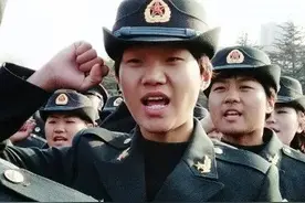 时隔4年，她成为新兵班长图片