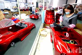 河北广宗：儿童电动玩具车产销旺图片