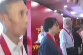 上海第一批34名老党员获颁“光荣在党50年”纪念章视频封面