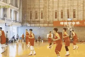 体坛联播｜易建联誓言重树男篮形象，本泽马穆勒回归国家队图片