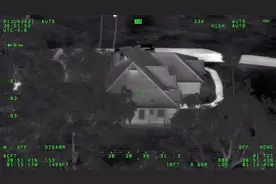 场面惊人！美国2少年偷AK-47朝警察开火，警方公布现场录像图片