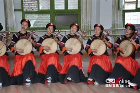 我要让彝声响遍世界图片