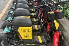 头盔还不了，扣费50元？“小黄鸭”遭多起投诉，回应：将改善归还程序图片