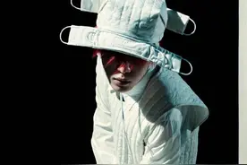 范丞丞最新封面大片 变冷冽少年图片