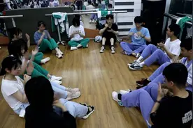 解压有妙招！菏泽心理老师用“趣味游戏”帮助高考学生稳定心态图片