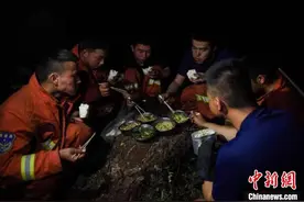 “95后”大学生消防员：“骄子”不“矫情”为深林防火解锁“新技能”图片