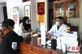 “轮椅医生”吴登清：为社会多作点贡献 人生就少些遗憾图片