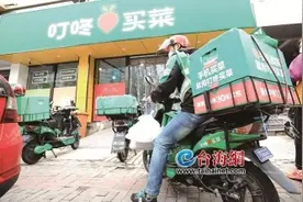 叮咚入厦“贴身肉搏”朴朴图片