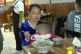 “消失的妈妈”现身！将孩子丢给保姆两个月后，她说自己也有苦衷……图片
