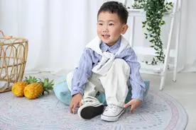 3岁半小暖男，年纪虽小却喜欢“照顾”家人 晒宝贝赢万元大奖，评选活动进行中图片