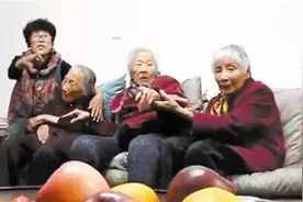 102岁大姐千里跨省给100岁妹妹庆生图片