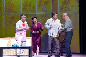 聚焦老房加梯那点事，滑稽戏《悬空八只脚》何以让人笑中有泪？图片