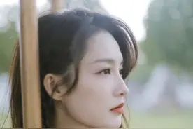 惬意悠然的初夏 李沁晒清新童趣大片图片