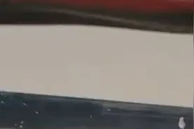 技术硬核！工程兵驾驶挖掘机开瓶盖切西瓜视频封面