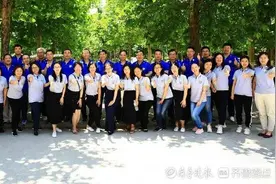 高三学生离校日，山师附中老师排队送别考生图片
