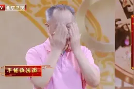 睡醒后这样做，手搓面＋手梳头，能够提神醒脑图片