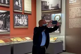 中共一大纪念馆迎来今日首名参观者：每一次来都心潮澎湃