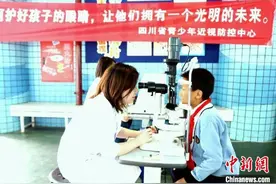 近视为何与过量摄入甜食有关？专家：影响钙的吸收，导致眼轴变长图片
