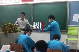 寓意“一举夺魁”！高考前班主任给考生送向日葵图片