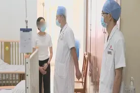 揪心！2岁娃误吞7粒电池，10个小时后才发现图片