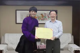 “甜野”男孩丁真两天连续受聘两个“大使”图片