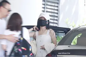 赵丽颖穿露肩装 拔罐痕迹明显 网友：养生大佬上线图片