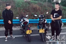 摩托车闯卡高速 襄阳高警及时处置图片