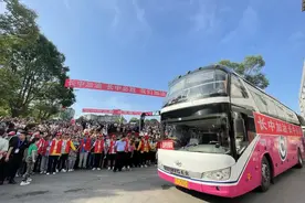 高考深一度 |“万人送考”背后，是大巴山深处的一所农村学校图片