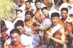 98抗洪：200多万军民筑起冲不垮的堤坝图片