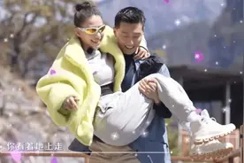 窦骁公主抱何超莲穿越惊险栈道，二人山峦间接吻自拍甜度爆表图片