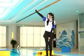 Angelababy录《奔跑吧》曝最新花絮 梳心形双马尾似女大学生图片