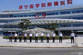 公交站点设在济医附院太白湖院区，“健康专线”让群众就医更便捷图片