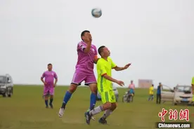 通讯：中国牧民“世界杯”：踢出不一样的精彩图片